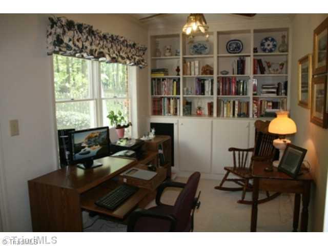 Studio/Study/Office.