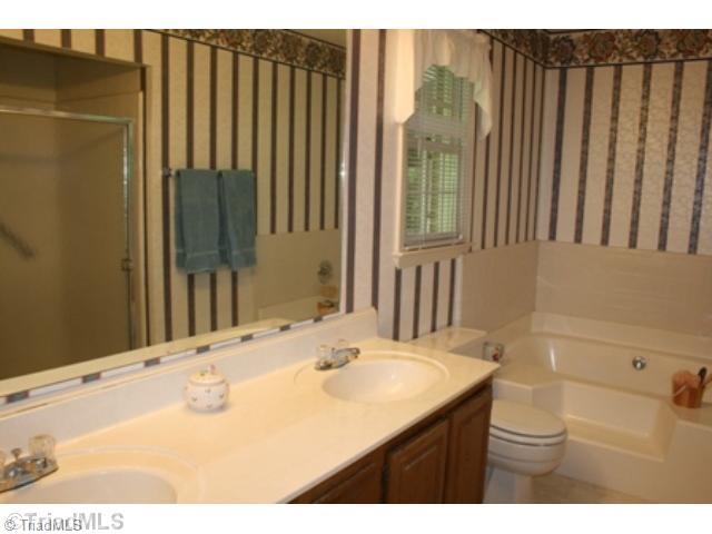 5108 Candlewick Road Greensboro, NC 27455 - Photo 9 of 16 Master Bath/Spa.