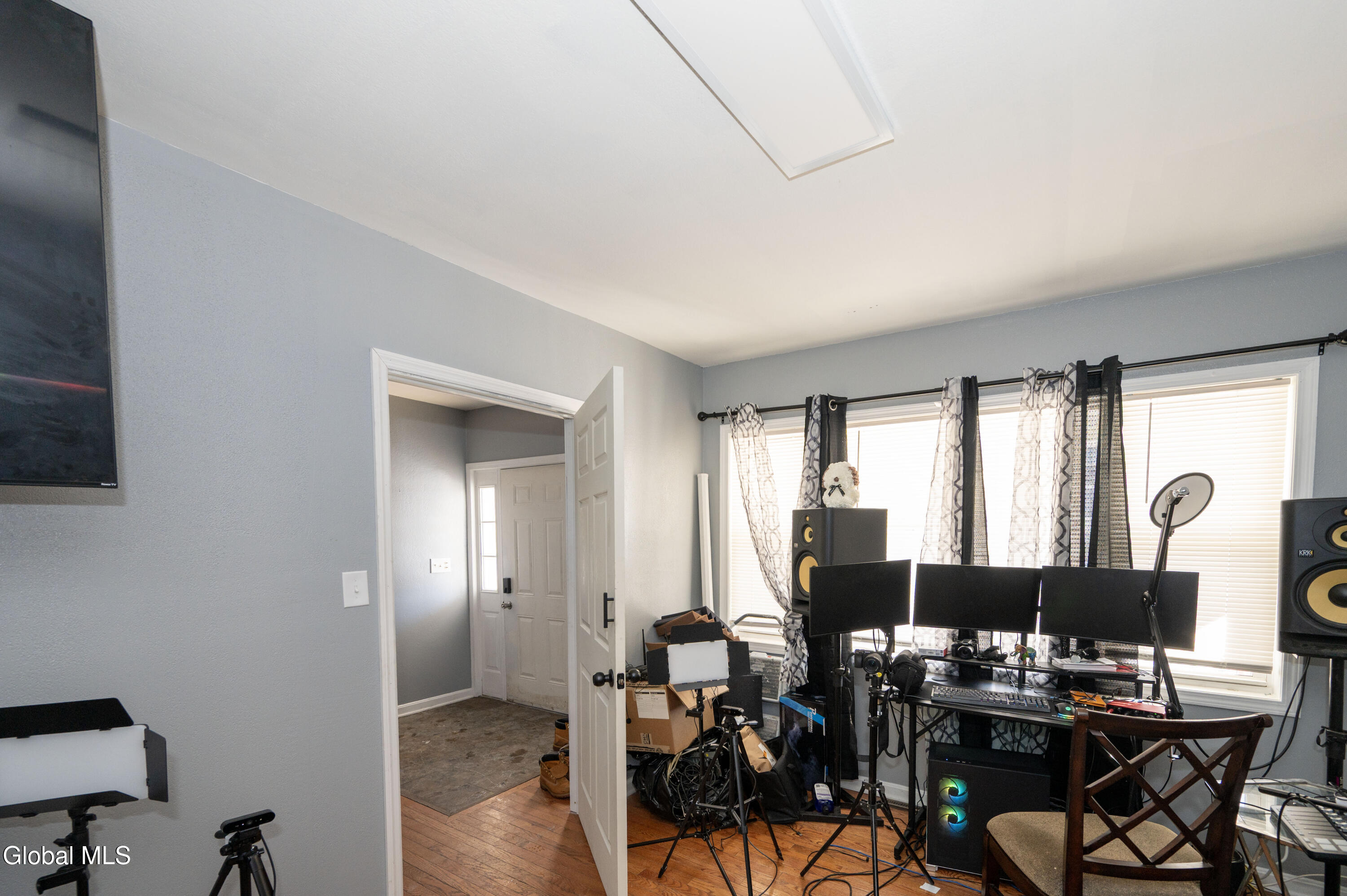 546 Paige Street Schenectady, NY 12307 - Photo 4 of 15 living room