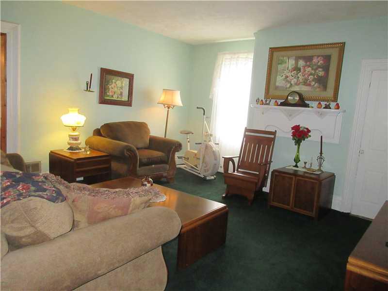 340 Winfield Road Cabot, PA 16023 - Photo 12 of 25 Living Room.
