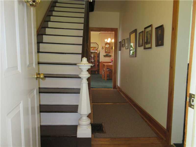 340 Winfield Road Cabot, PA 16023 - Photo 4 of 25 Entry/Foyer.