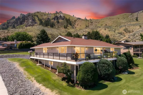 $919,000 | 1202 South Hills Drive, Wenatchee, WA 98801