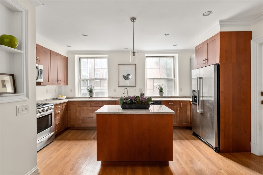 141 Beaconsfield Road, Unit 2 Brookline, MA 02445 - Photo 4 of 13 Gallery Image 4