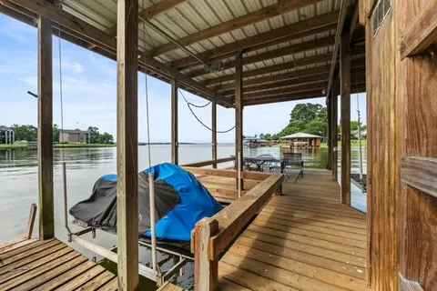 $625,000 | 153 Lakeshore Drive, Onalaska, TX 77360