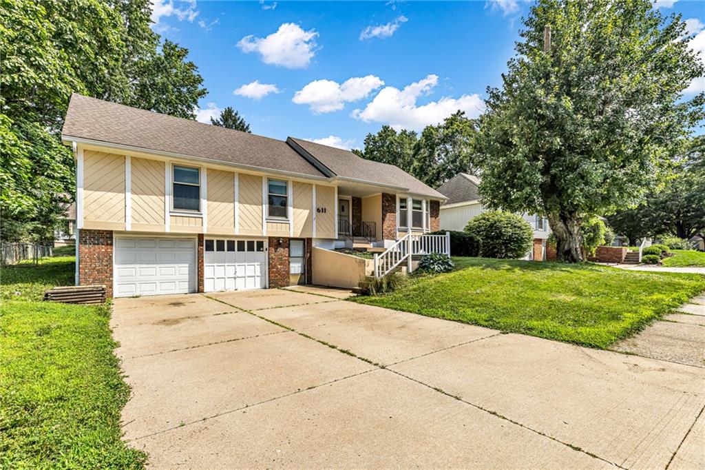 611 Southwest Murray Road Lee's Summit, MO 64081 - Photo 2 of 28