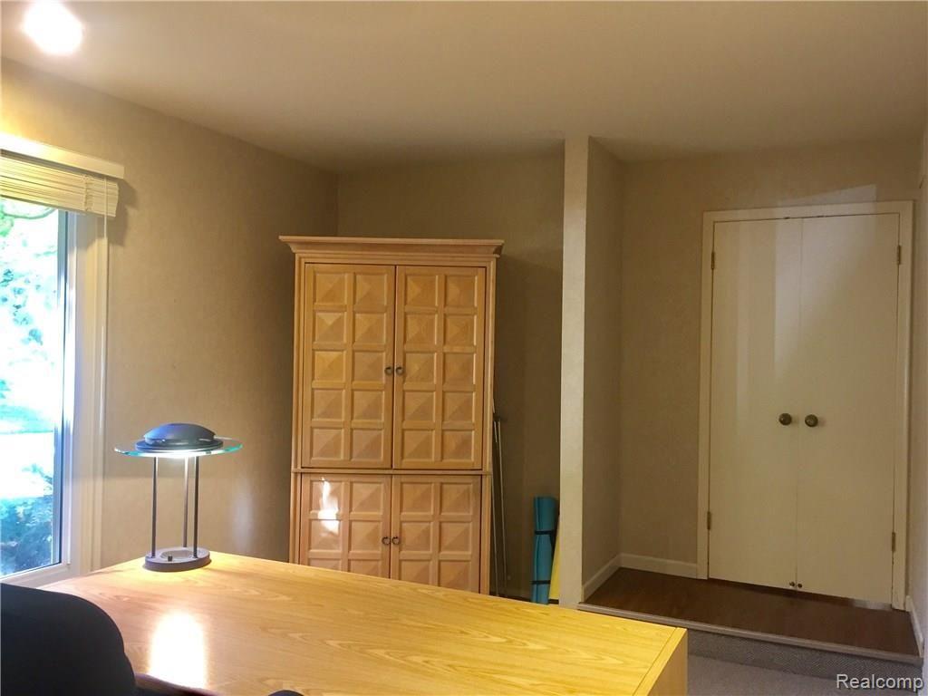 30618 High Valley Road Farmington Hills, MI 48331 - Photo 23 of 46