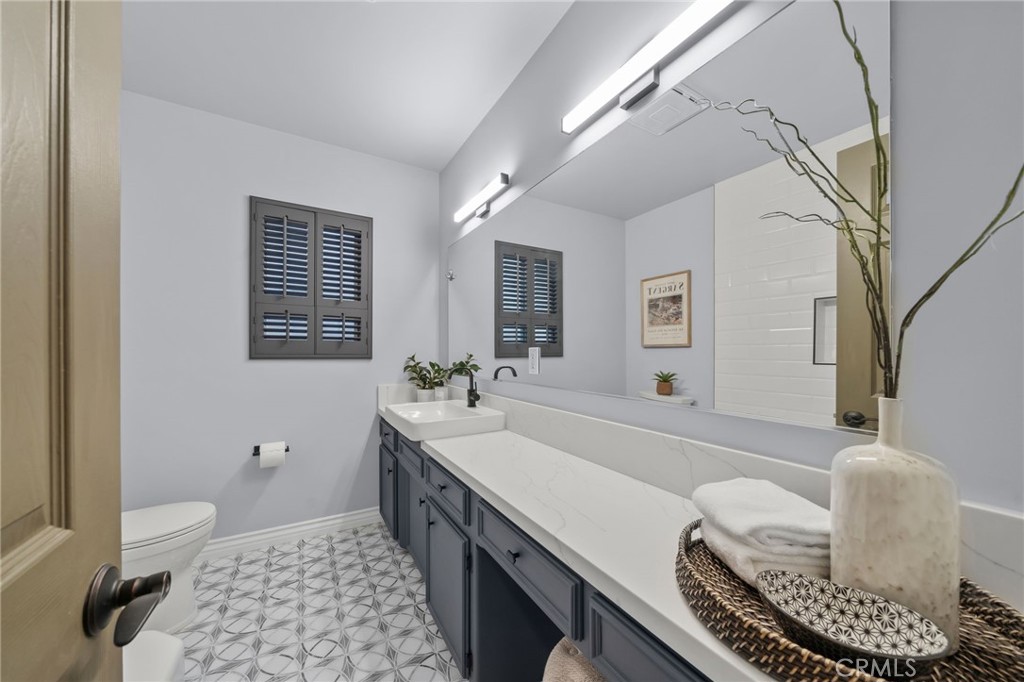 2027 East Appleton Street, Unit 1 Long Beach, CA 90803 - Photo 16 of 24 a spacious bathroom with a double vanity sink a mirror and a bathtub