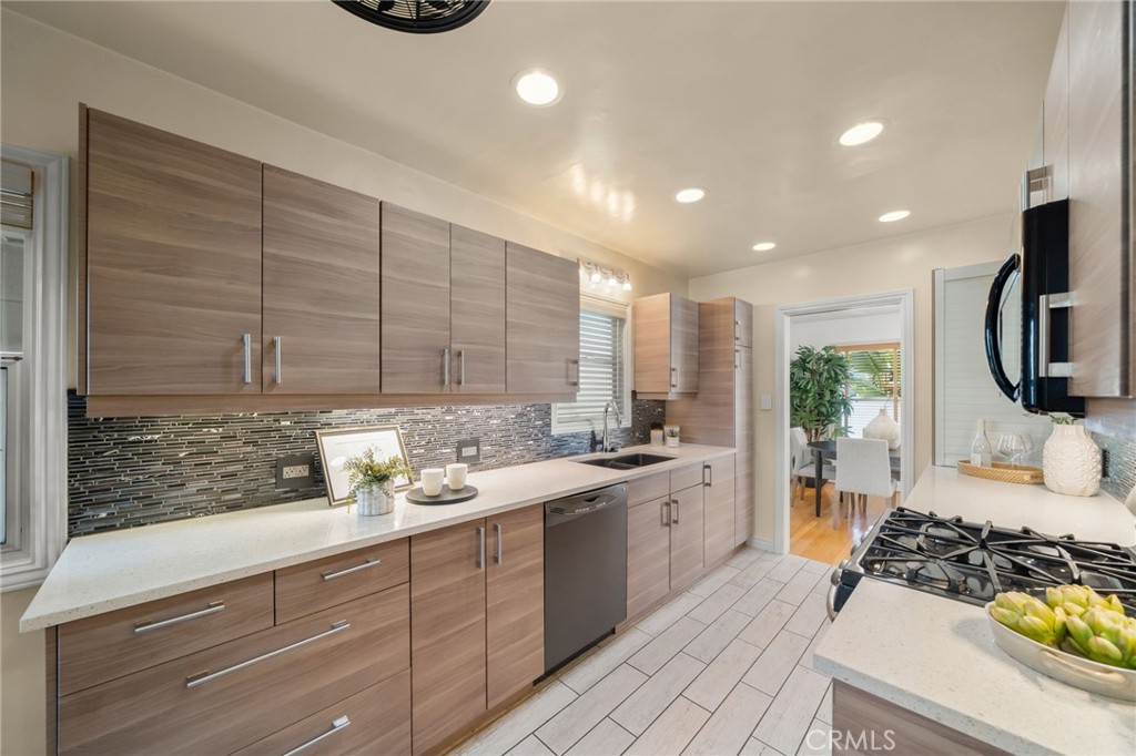 2027 East Appleton Street, Unit 1 Long Beach, CA 90803 - Photo 3 of 24