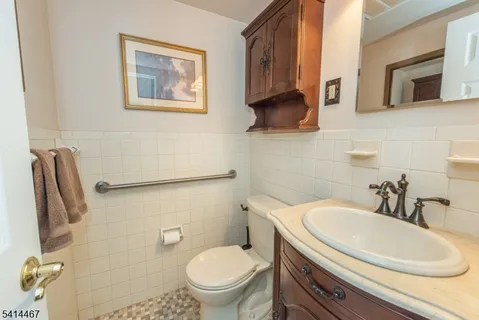 $825,000 | 9 Nantes Road, Parsippany, NJ 07054