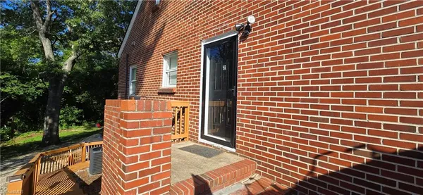 $1,100 | 2912 Woodleigh Street, Unit 2, Winston-Salem, NC 27127