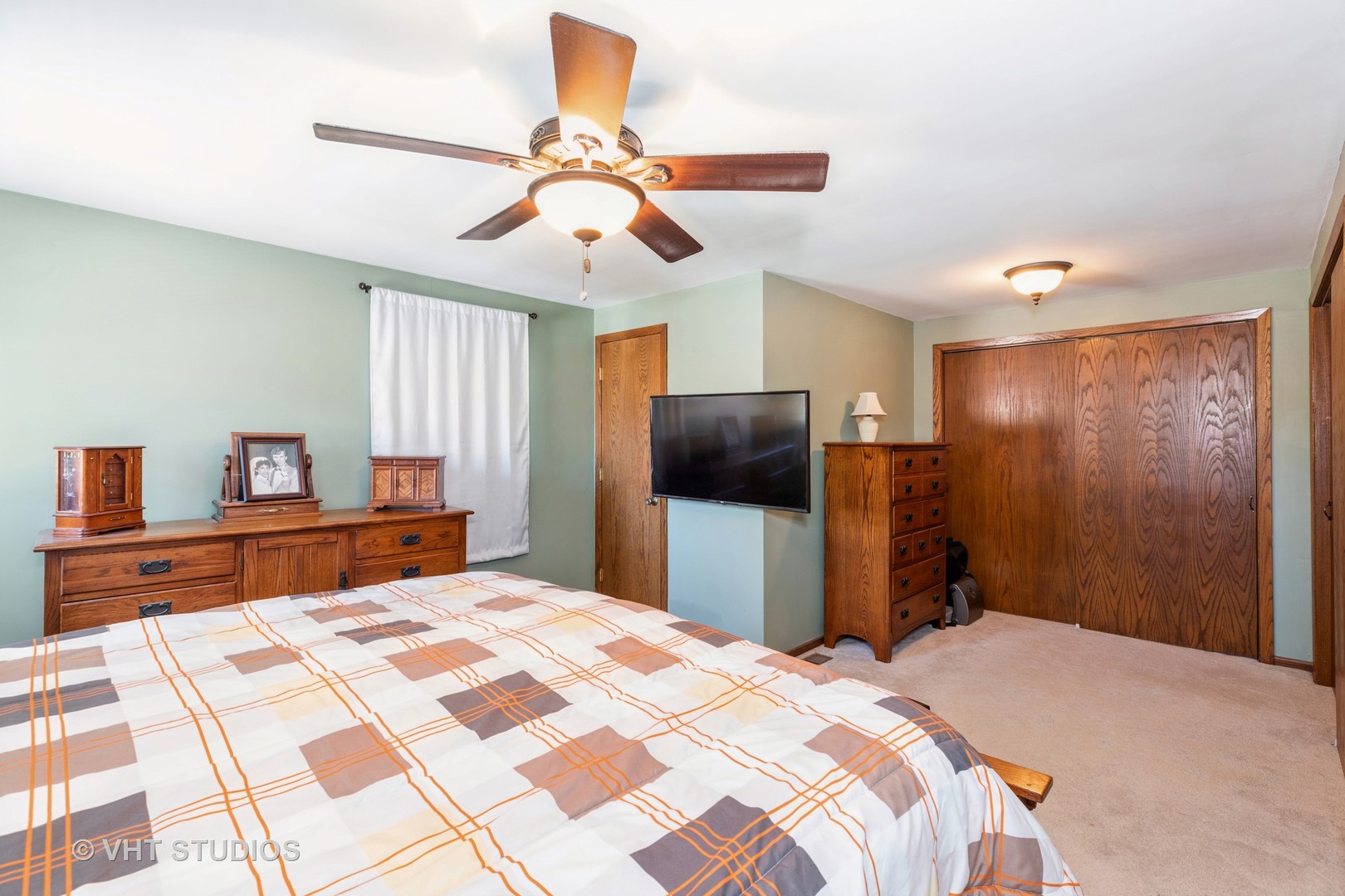1438 Ridge Road Homewood, IL 60430 - Photo 23 of 35 a bedroom with a bed and a flat screen tv