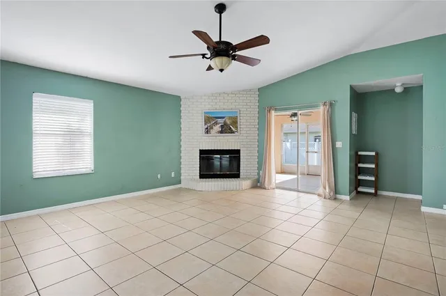a view of livingroom with furniture and a ceiling fan