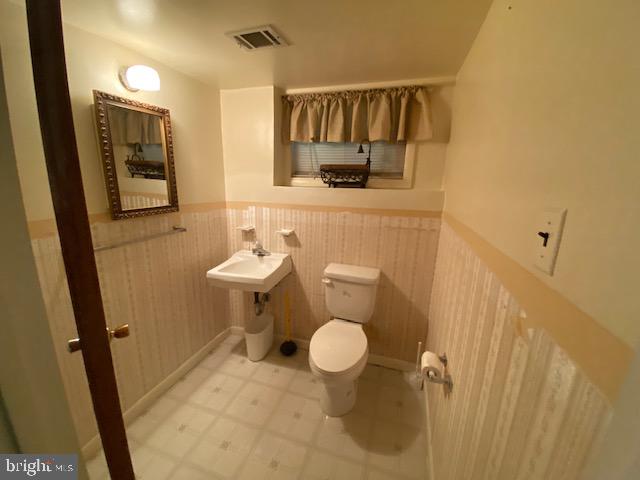 11 Notley Road Fort Washington, MD 20744 - Photo 16 of 17 basement powder room