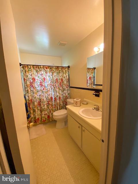 11 Notley Road Fort Washington, MD 20744 - Photo 10 of 17 Full bath on main level