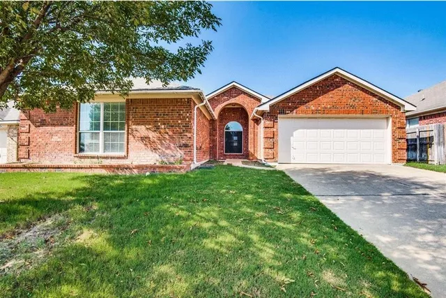 $2,300 | 6930 Misty Meadow Lane, Arlington, TX 76002
