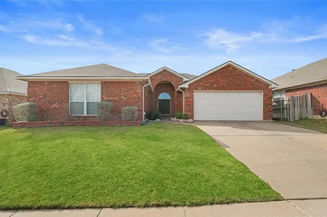 $2,300 | 6930 Misty Meadow Lane, Arlington, TX 76002