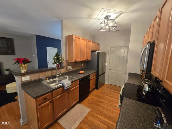 $2,100 | 202 Storemont Way, Apex, NC 27539