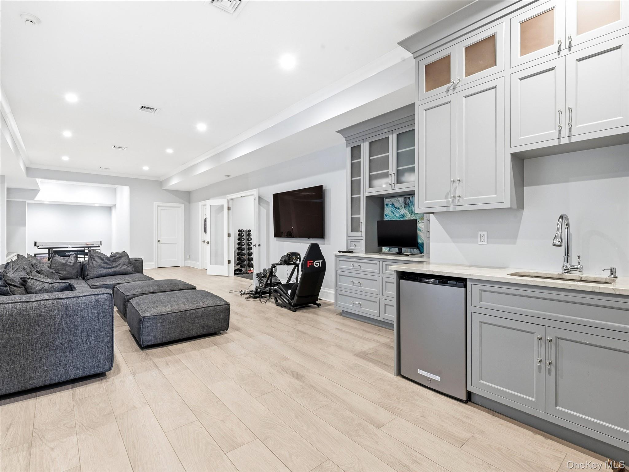 55 Plymouth Road Manhasset, NY 11030 - Photo 30 of 41