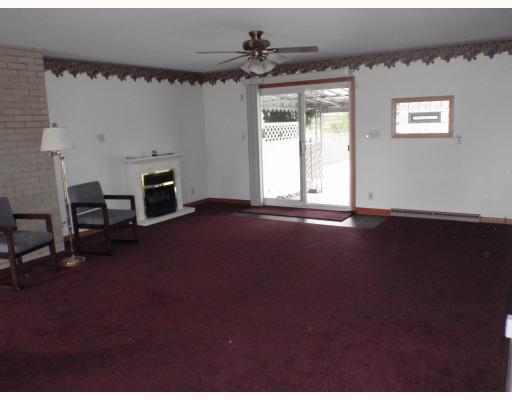 414 North 9th Street Apollo, PA 15613 - Photo 4 of 15 Living Room.