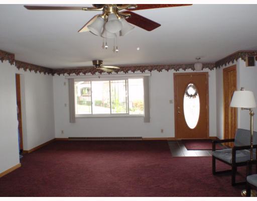 414 North 9th Street Apollo, PA 15613 - Photo 5 of 15 Living Room.