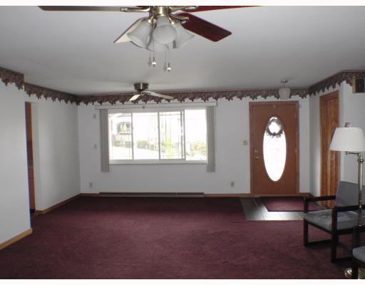 414 North 9th Street Apollo, PA 15613 - Photo 6 of 15 Living Room.