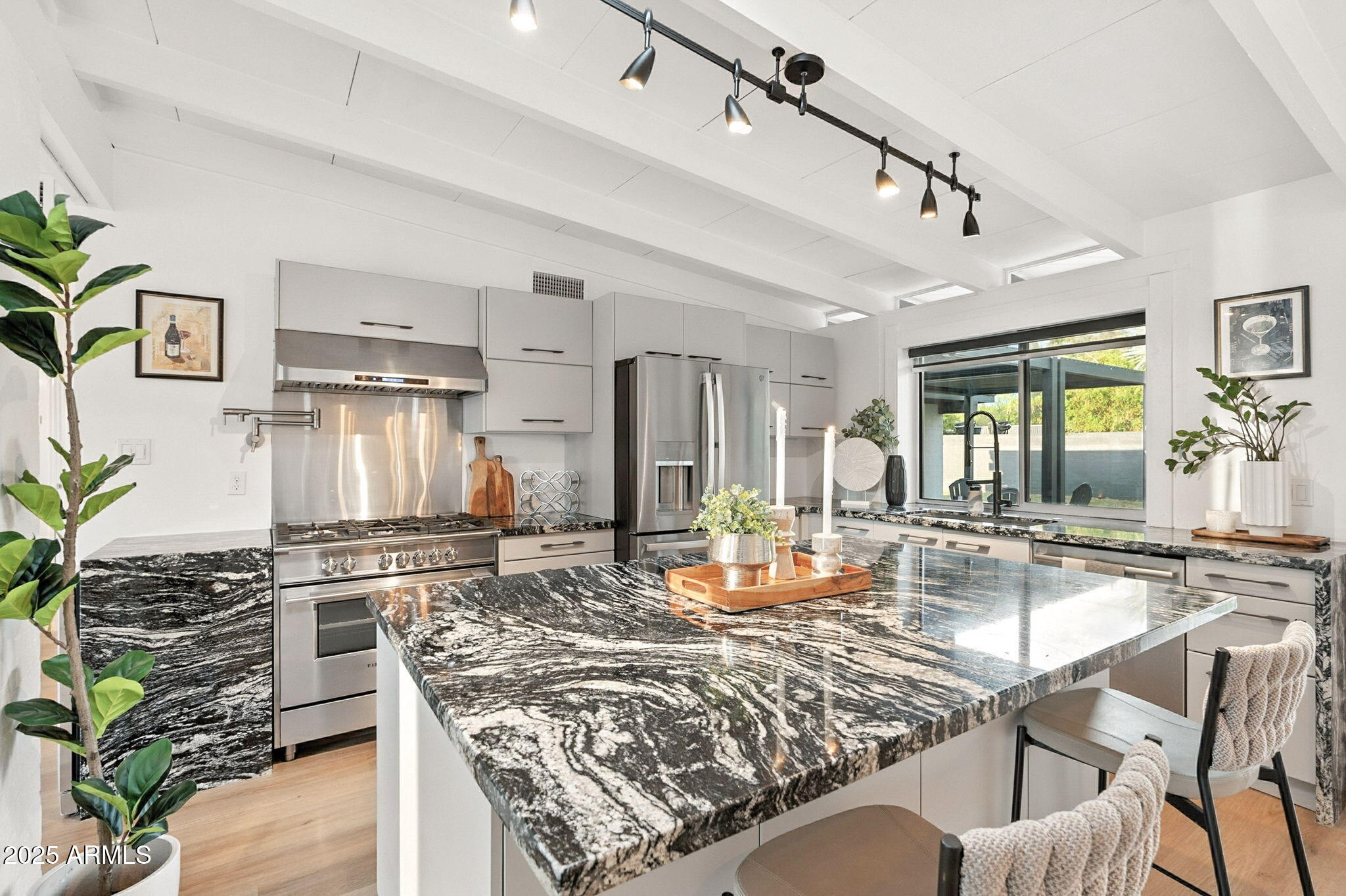 5809 North 10th Place Phoenix, AZ 85014 - Photo 12 of 81 Chef Kitchen