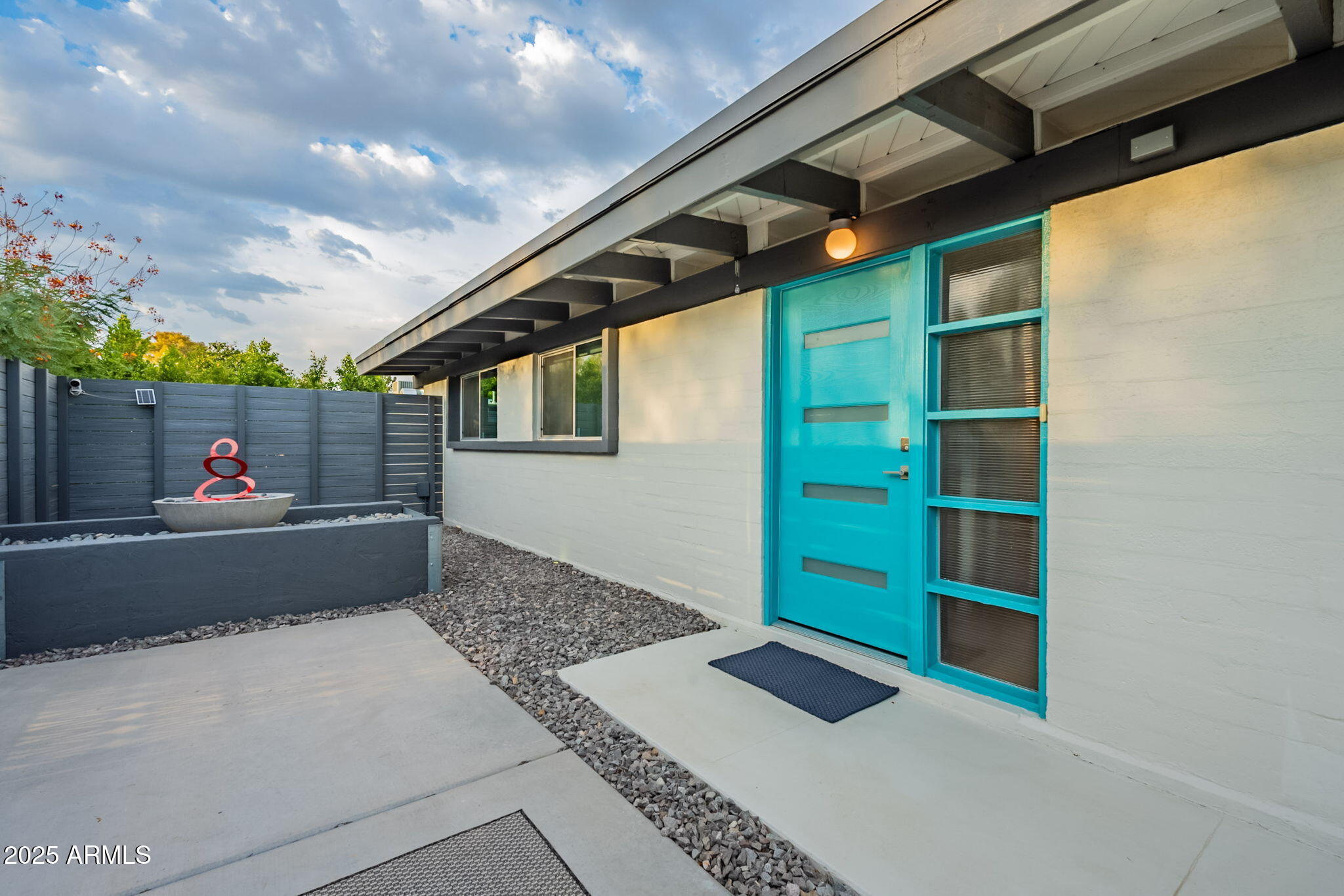 5809 North 10th Place Phoenix, AZ 85014 - Photo 43 of 81 Entry Way with privacy