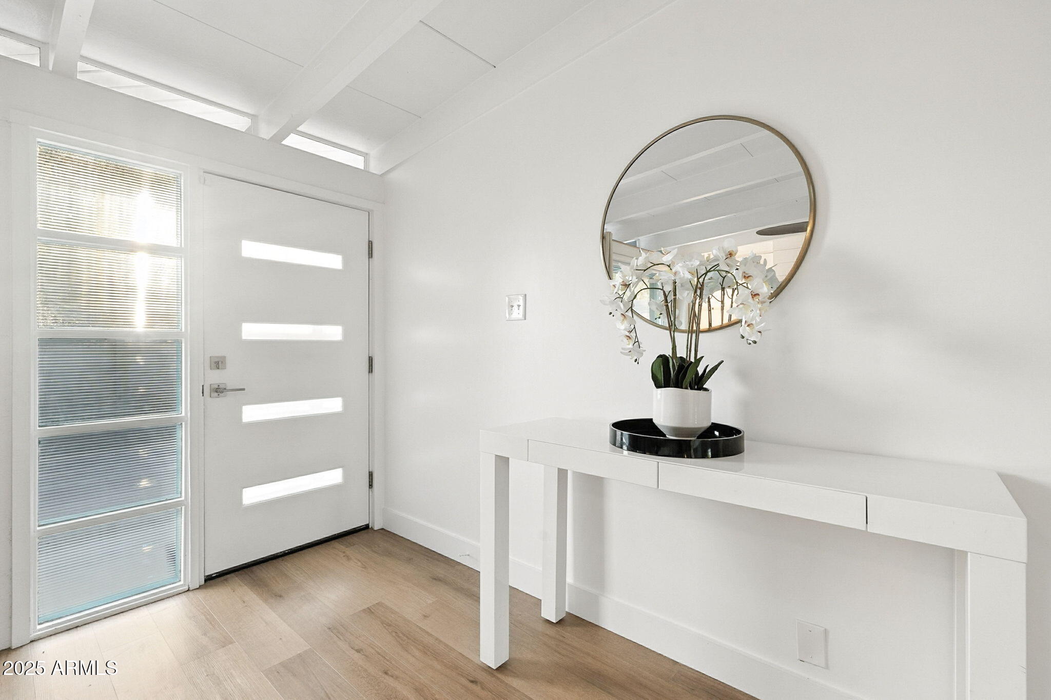 5809 North 10th Place Phoenix, AZ 85014 - Photo 7 of 81 Entry Way