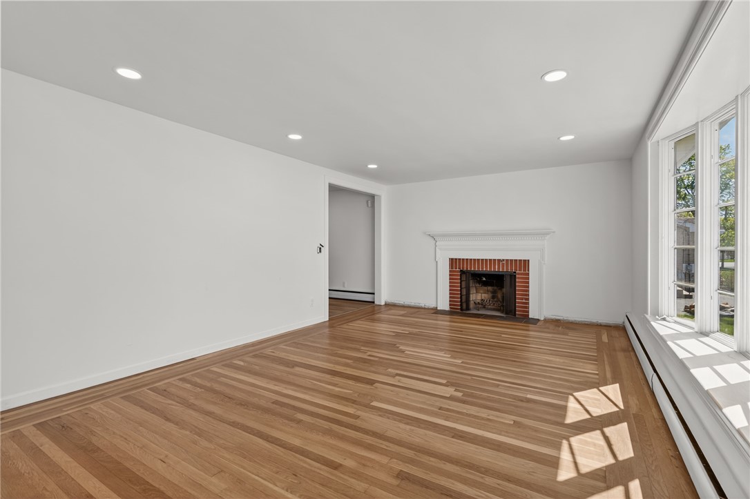 101 Bateman Avenue Cranston, RI 02920 - Photo 4 of 42