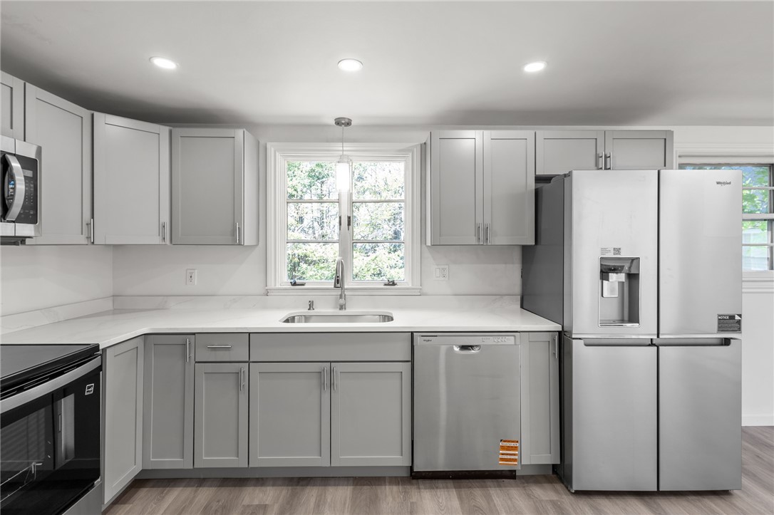 101 Bateman Avenue Cranston, RI 02920 - Photo 9 of 42