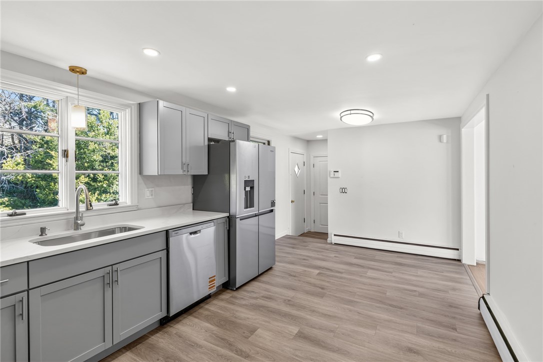 101 Bateman Avenue Cranston, RI 02920 - Photo 10 of 42