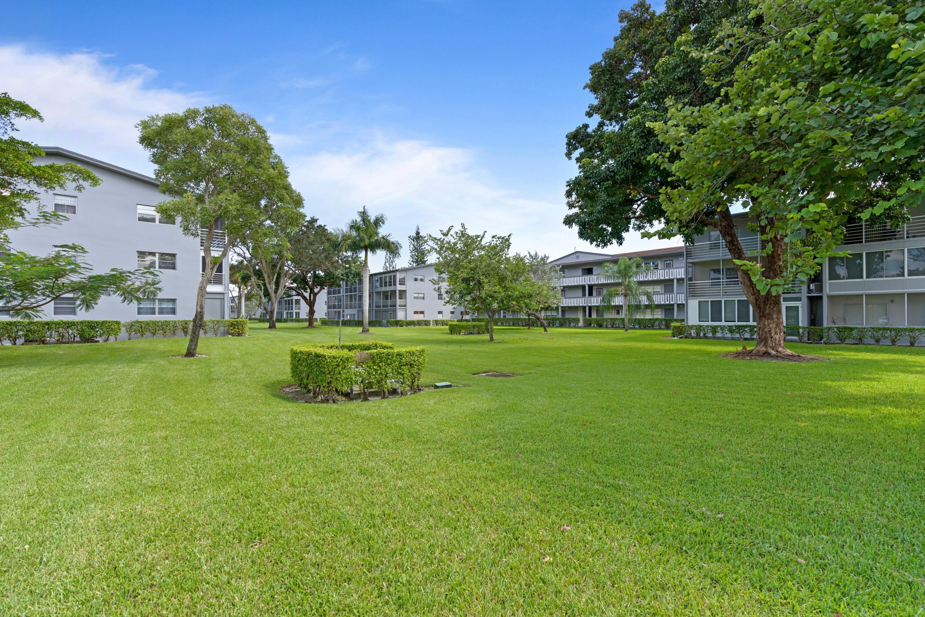 260 Suffolk F, Unit 260 Boca Raton, FL 33434 - Photo 7 of 15 Green Space