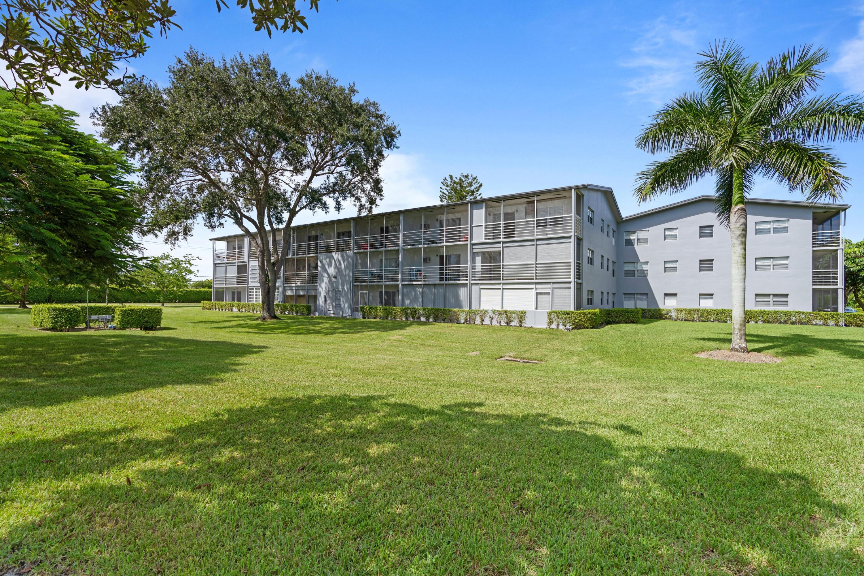 260 Suffolk F, Unit 260 Boca Raton, FL 33434 - Photo 8 of 15 Green Space