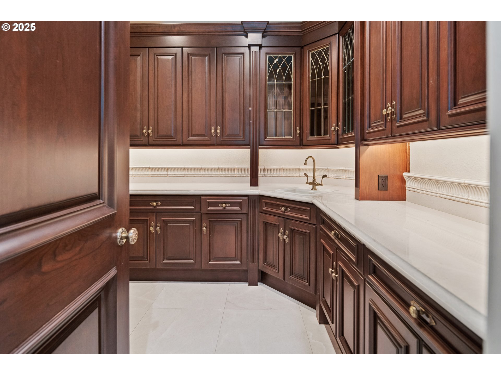 21121 Northwest 17th Court Ridgefield, WA 98642 - Photo 17 of 48 a kitchen with wooden cabinets
