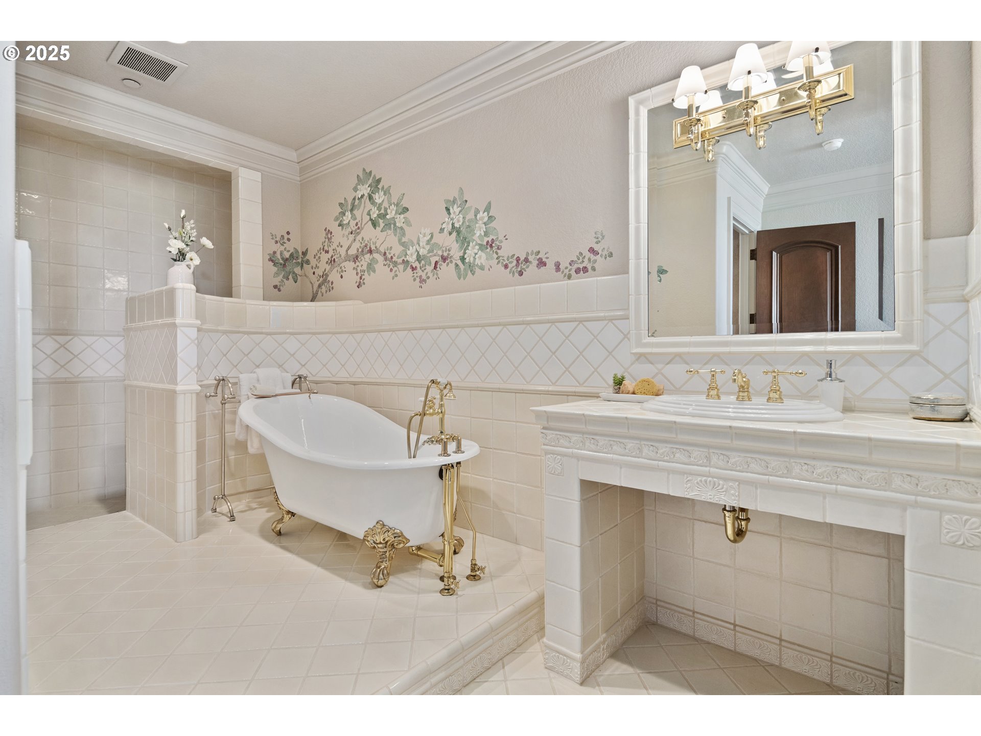 21121 Northwest 17th Court Ridgefield, WA 98642 - Photo 27 of 48 a bathroom with a sink and a mirror