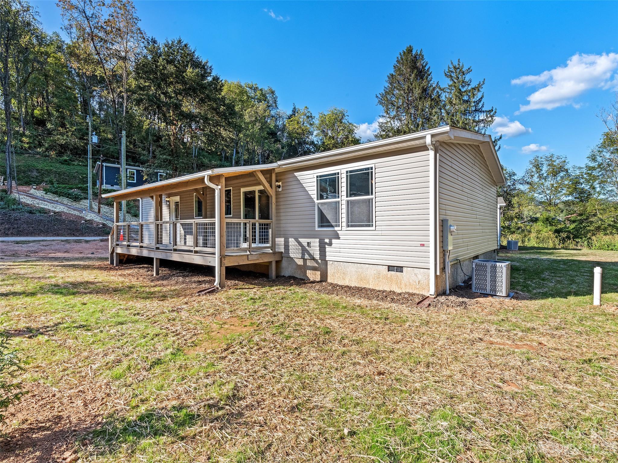 151 Brookside Street Clyde, NC 28721 - Photo 4 of 27 Gallery Image 4