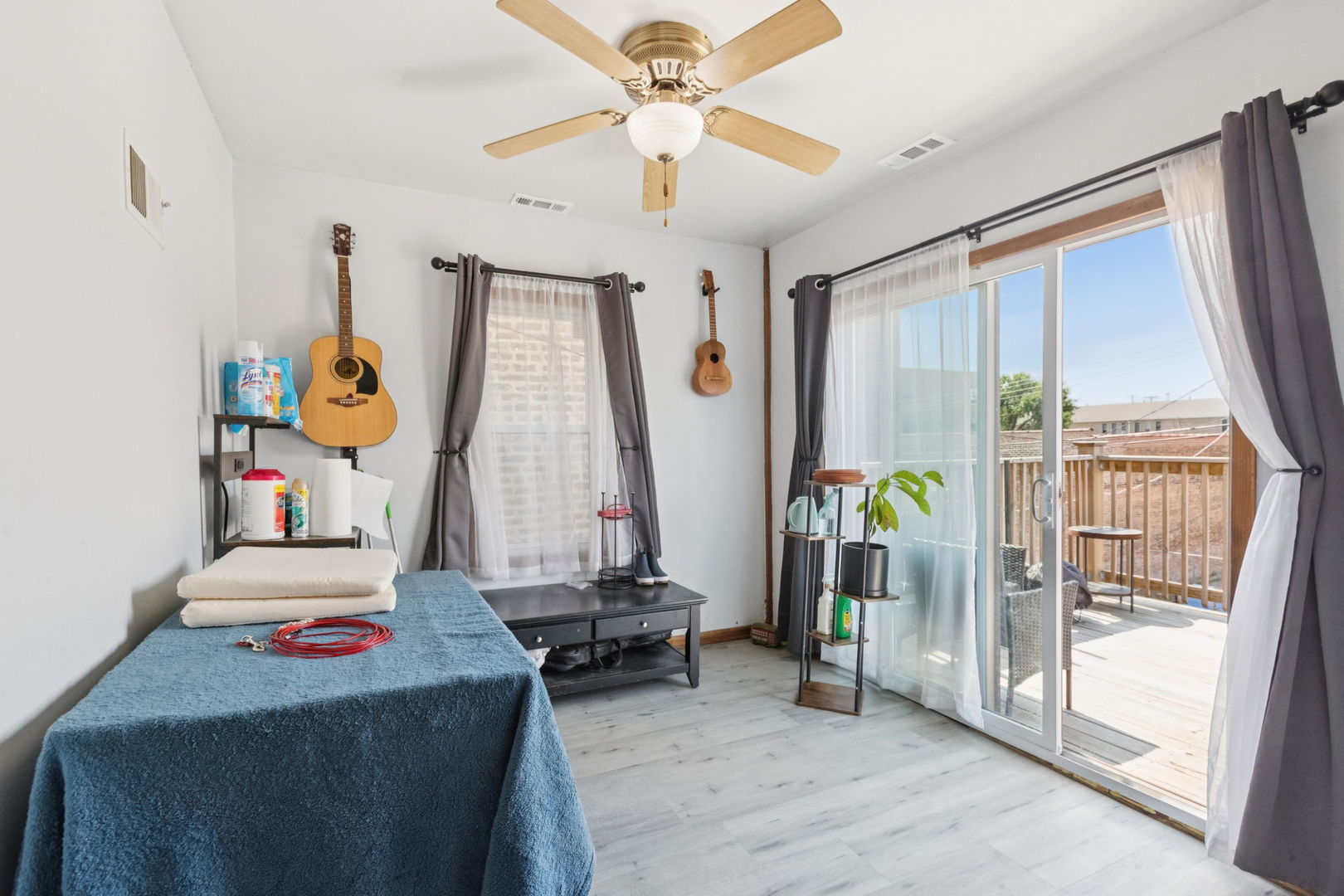 3234 South Princeton Avenue Chicago, IL 60616 - Photo 23 of 56 a living room with furniture and a window