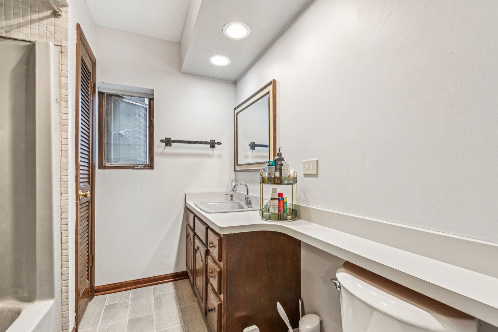 3234 South Princeton Avenue Chicago, IL 60616 - Photo 45 of 56 a bathroom with a sink and a mirror
