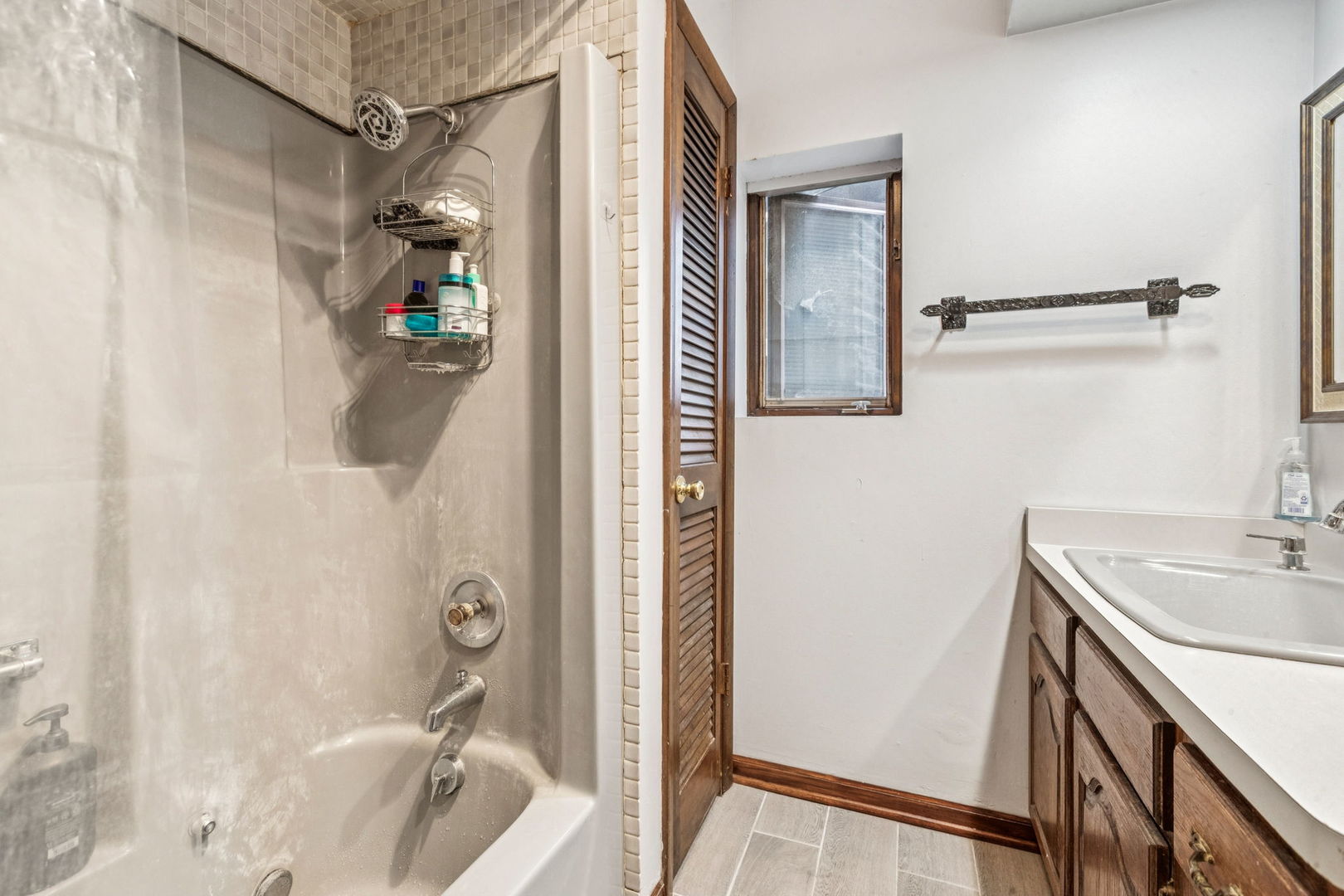 3234 South Princeton Avenue Chicago, IL 60616 - Photo 46 of 56 a bathroom with a sink a toilet and shower