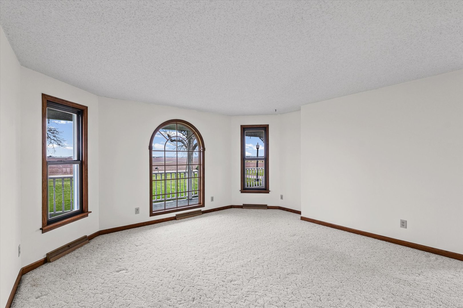 7961 North 3000 E Road Forrest, IL 61741 - Photo 15 of 66 an empty room with windows
