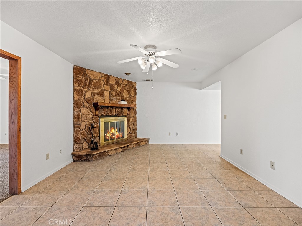 11935 Wapato Road Apple Valley, CA 92308 - Photo 11 of 58 living room