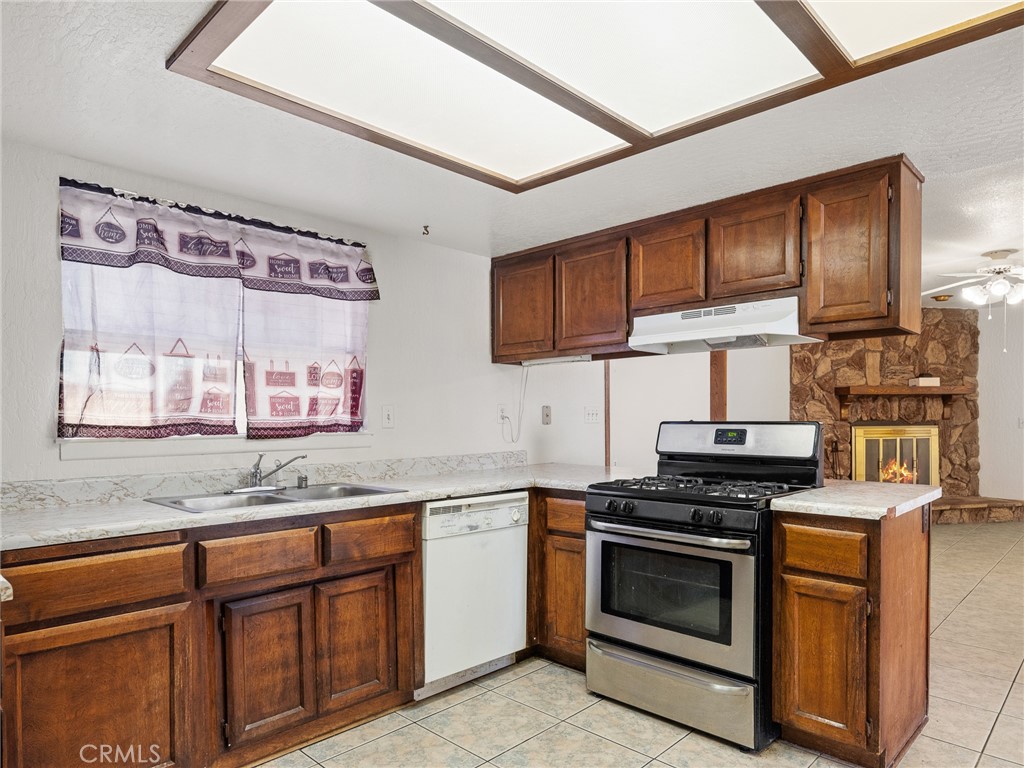 11935 Wapato Road Apple Valley, CA 92308 - Photo 14 of 58