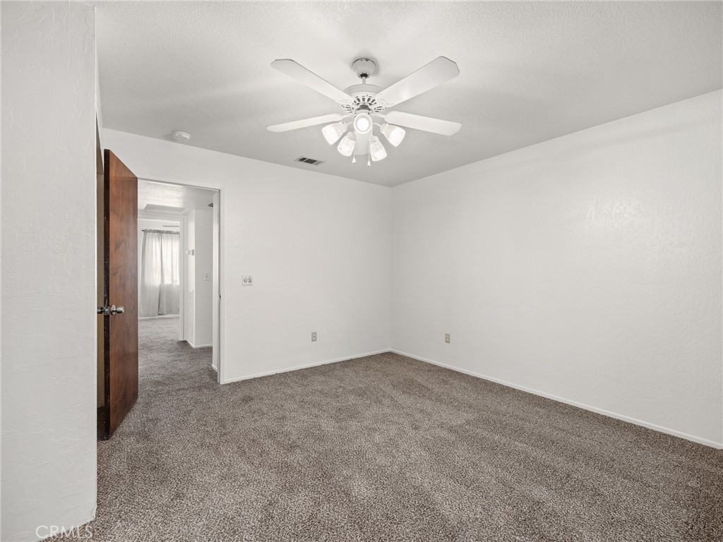 11935 Wapato Road Apple Valley, CA 92308 - Photo 18 of 58 primary bedroom