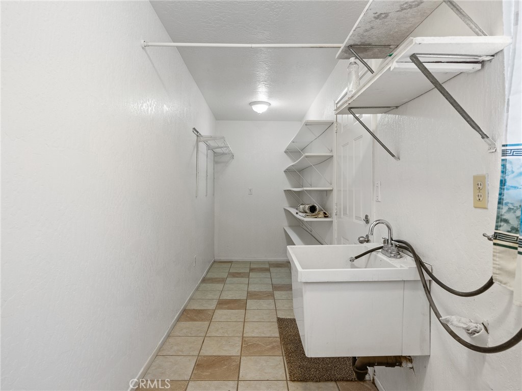11935 Wapato Road Apple Valley, CA 92308 - Photo 28 of 58 laundry room