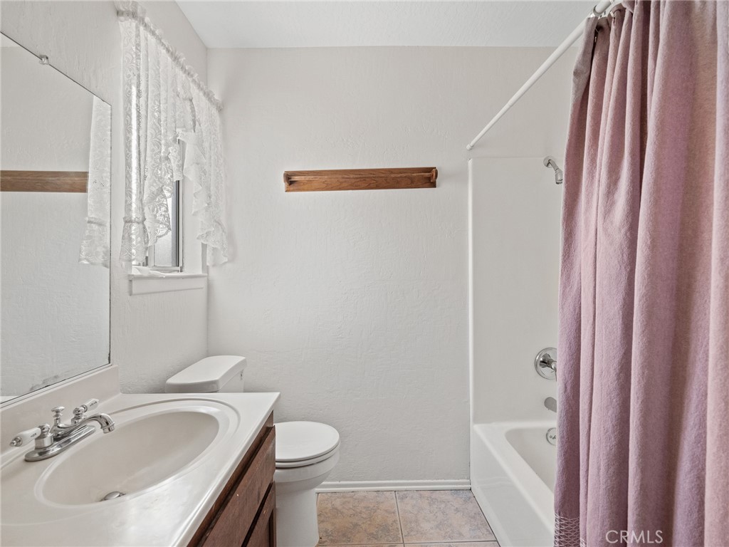 11935 Wapato Road Apple Valley, CA 92308 - Photo 30 of 58 primary bathroom