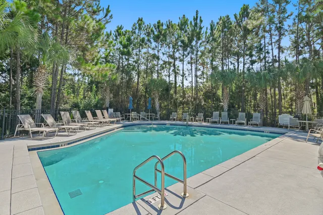 a view of a yard in front of house