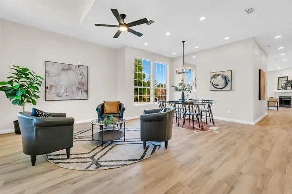 $319,999 | 214 Chamblin Court, Cedar Hill, TX 75104