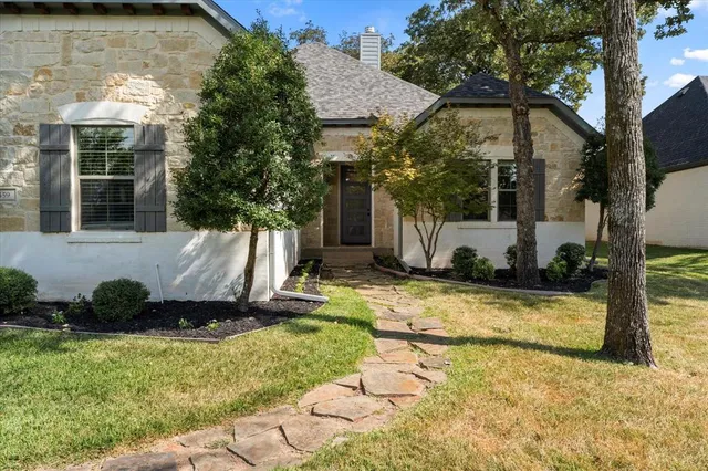 a view of a house with backyard and sitting area