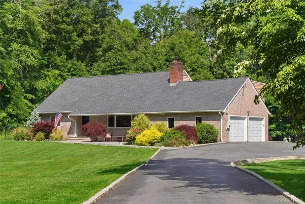 $1,699,000 | 431 Woodbury Road, Cold Spring Harbor, NY 11724