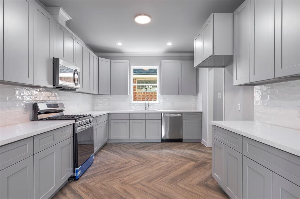 7655 Ameswood Road Houston, TX 77095 - Photo 4 of 23 Modern Kitchen